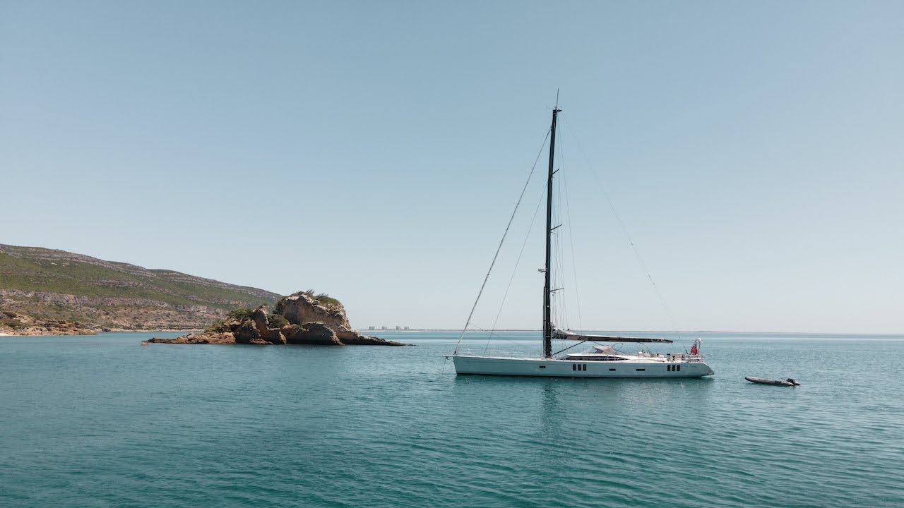 Helo Sailing Yacht